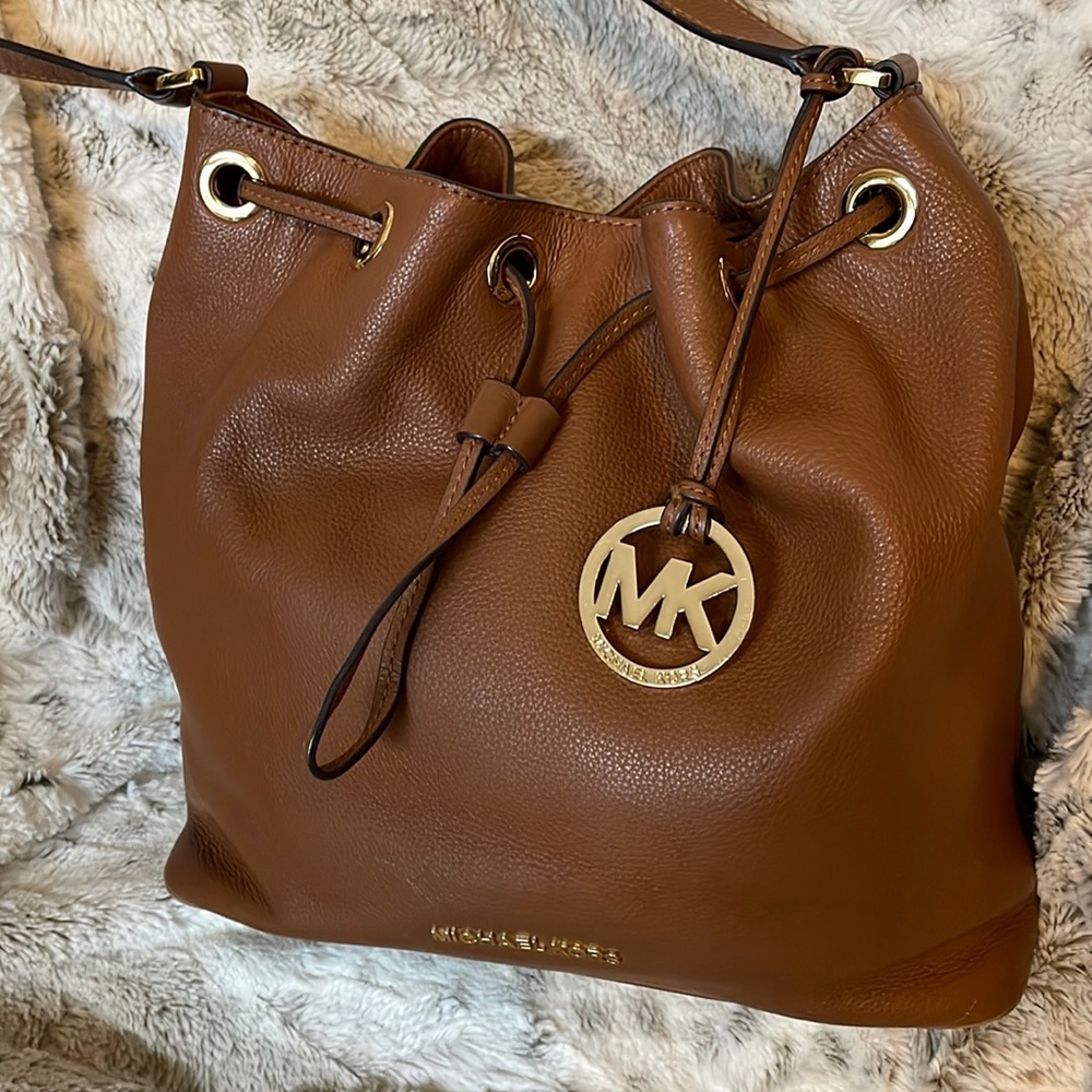 Michael Kors bucket bag great used condition.